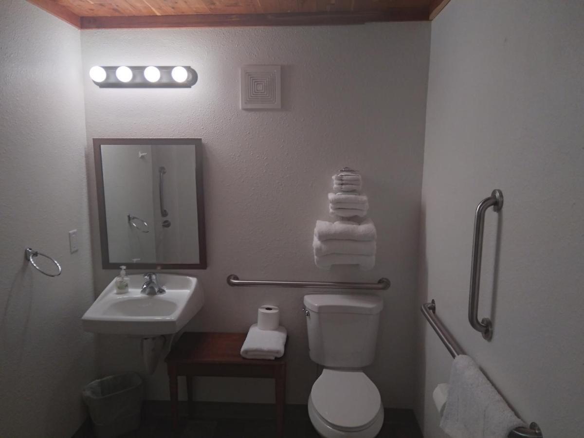 Comfort Zone Inn Rothsay Екстер'єр фото